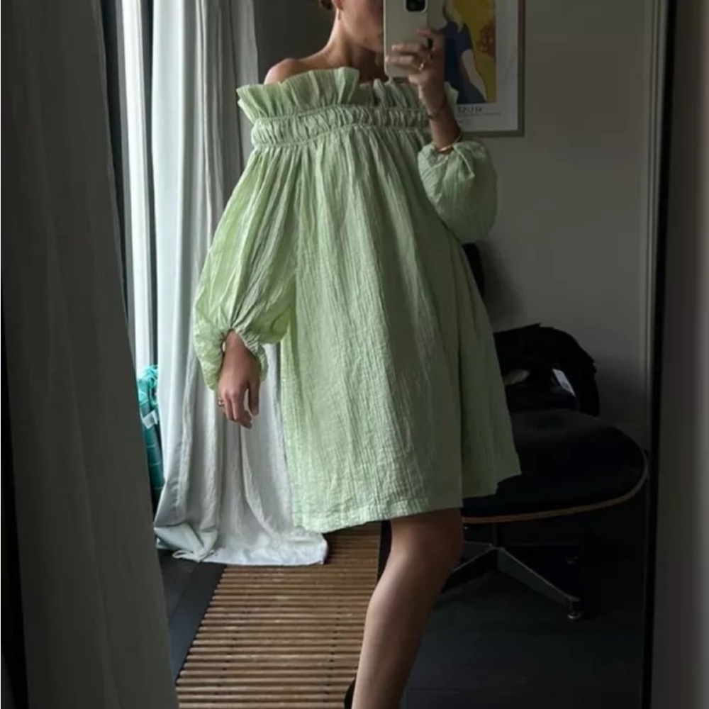 Sage green crinkle off the shoulder dress - Picture 2 of 8